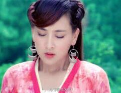 玉罗刹练霓裳为什么会在一夜之间头发全白
