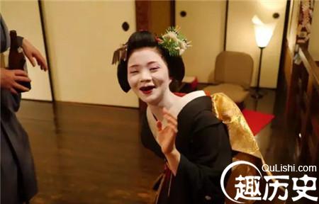 日本女性黑牙