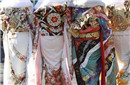 日本女人的传统服饰和服背后的小枕头是做什么用的？