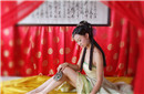 古代男人倾慕女人为什么叫拜倒在石榴裙下