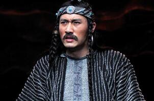 卫律劝降的故事体现了苏武怎样的英雄气概?