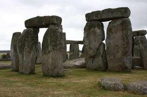 揭秘埃夫伯里巨石阵地下有着神秘的方形阵列