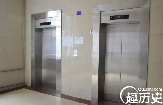 电梯闹罢工 原是“大脑”被盗