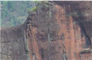 探索历史之谜：古高棉帝国高山穴居人神秘悬棺