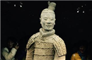 探秘：兵马俑秦俑坑内的巨量兵器是被谁劫走了？