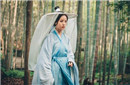 此女出生时手握八卦 预言3件事竟全部应验！