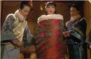 古代后宫嫔妃侍寝为何从皇帝脚边钻进被窝?