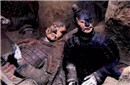 色彩绚丽的兵马俑出土后变色 40年内无人敢挖