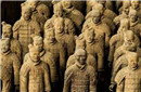 兵马俑中的士兵都不带头盔是因为秦国没有钱吗？