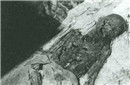 慈禧太后遗体出土 全身上下只剩一条红短裤?