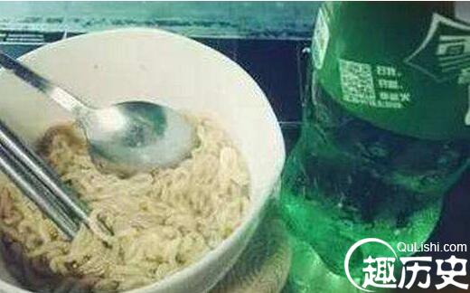 世界七大黑暗泡面料理，方便面雪糕滋味简直太酸爽