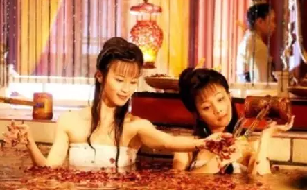 来自中国最后一位太监的回忆，后宫嫔妃洗澡不用手！