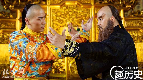 为前朝立下汗马功劳的大臣鳌拜，康熙皇帝为何要将其囚死于牢中？