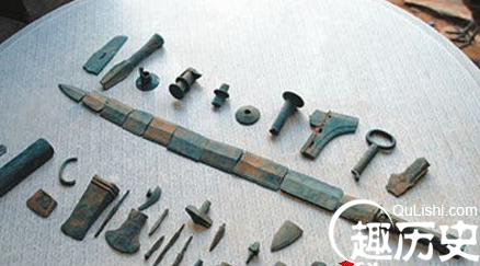 蚩尤于炎帝皇帝战斗时用的是金属兵器？那时就会锻金？