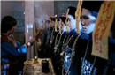 为何僵尸都穿着清朝服饰?赶尸人是怎样的存在