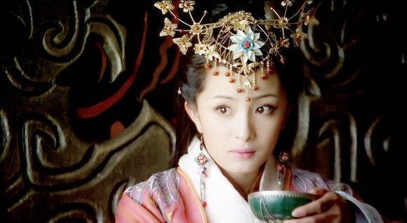 昭君出塞的原因，王昭君为什么幸免​汉元帝​的临幸？