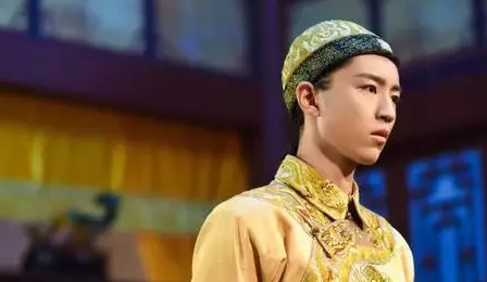 皇太子不好好读书威胁老师，竟被父皇一脚踢死