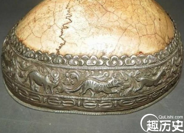 生前是高高在上的皇帝，死后尸身被蹂躏，头颅还被当碗用