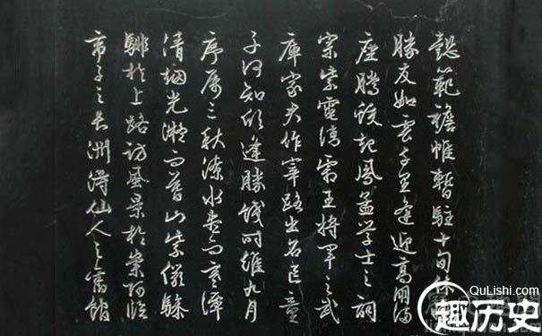 王勃名作《滕王阁序》是在什么背景下创作的？