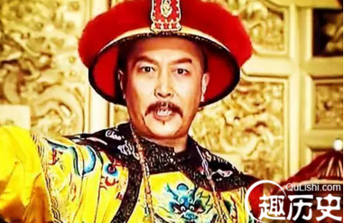 俗话说打狗也要看主人！此人打了皇上身边的太监，却被皇上褒奖