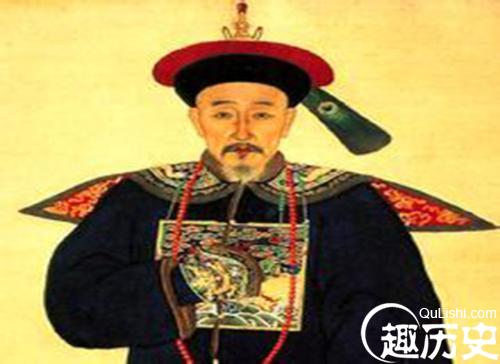 此人被称为是清朝的第二个“皇帝”，乾隆帝驾崩后他没有活过十天